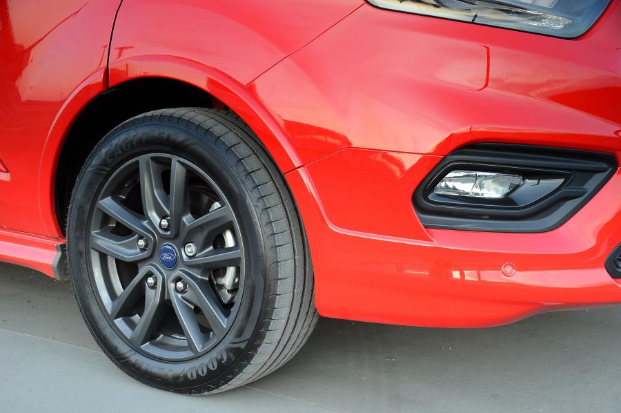 Детали экстерьера Ford Transit Custom Sport 2018 года  (ZA) (фото 21 из 25)